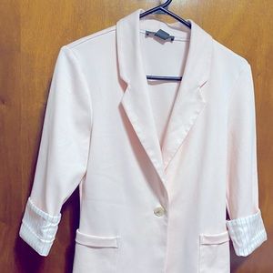 Light pink Suzy Shier blazer